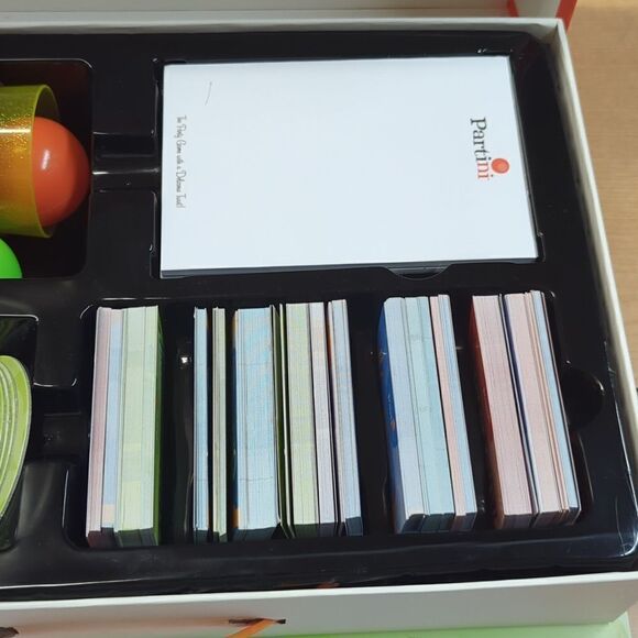 Hasbro Partini game, Party game with a delicious twist - Picture 6 of 8